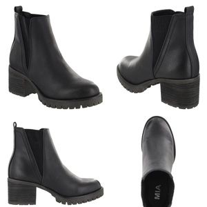 Jody Ribbed Block Heel Chelsea Boot